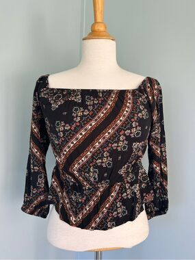 American Eagle Women's Blouse - boho floral print- slight crop - Sz Small